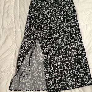 Black and white floral midi skirt with slit and rouching